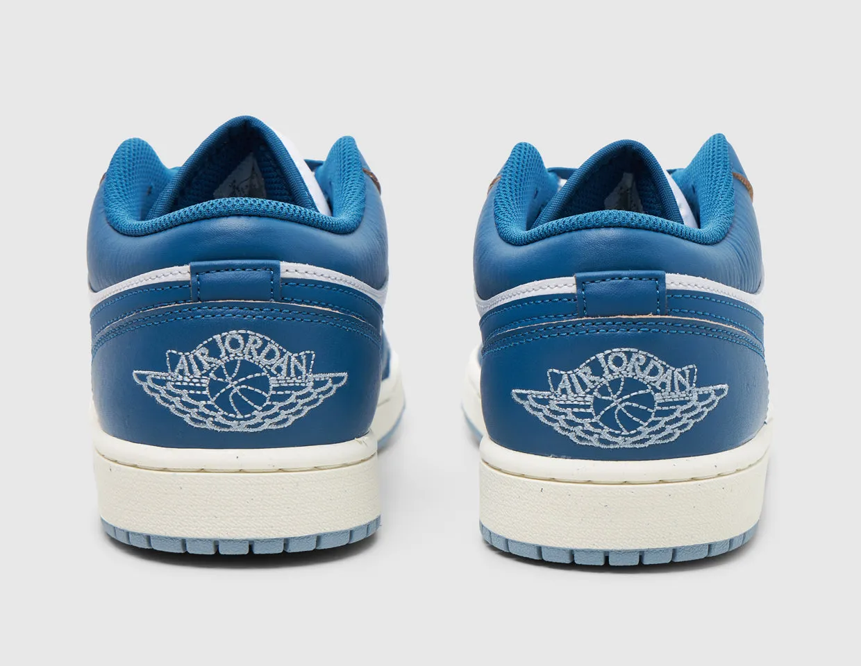 Jordan 1 Low SE White / Industrial Blue - Blue Grey