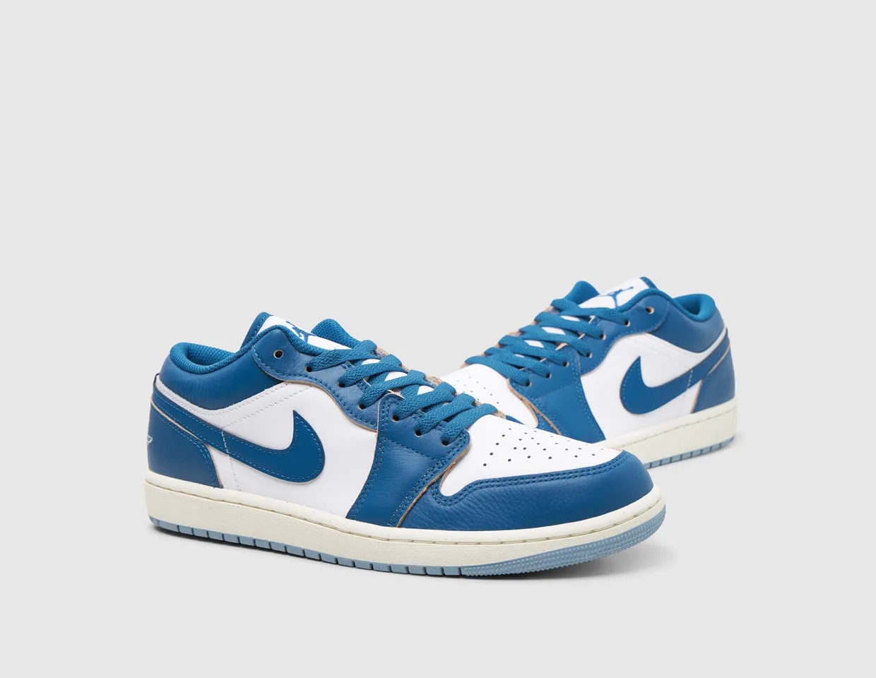 Jordan 1 Low SE White / Industrial Blue - Blue Grey