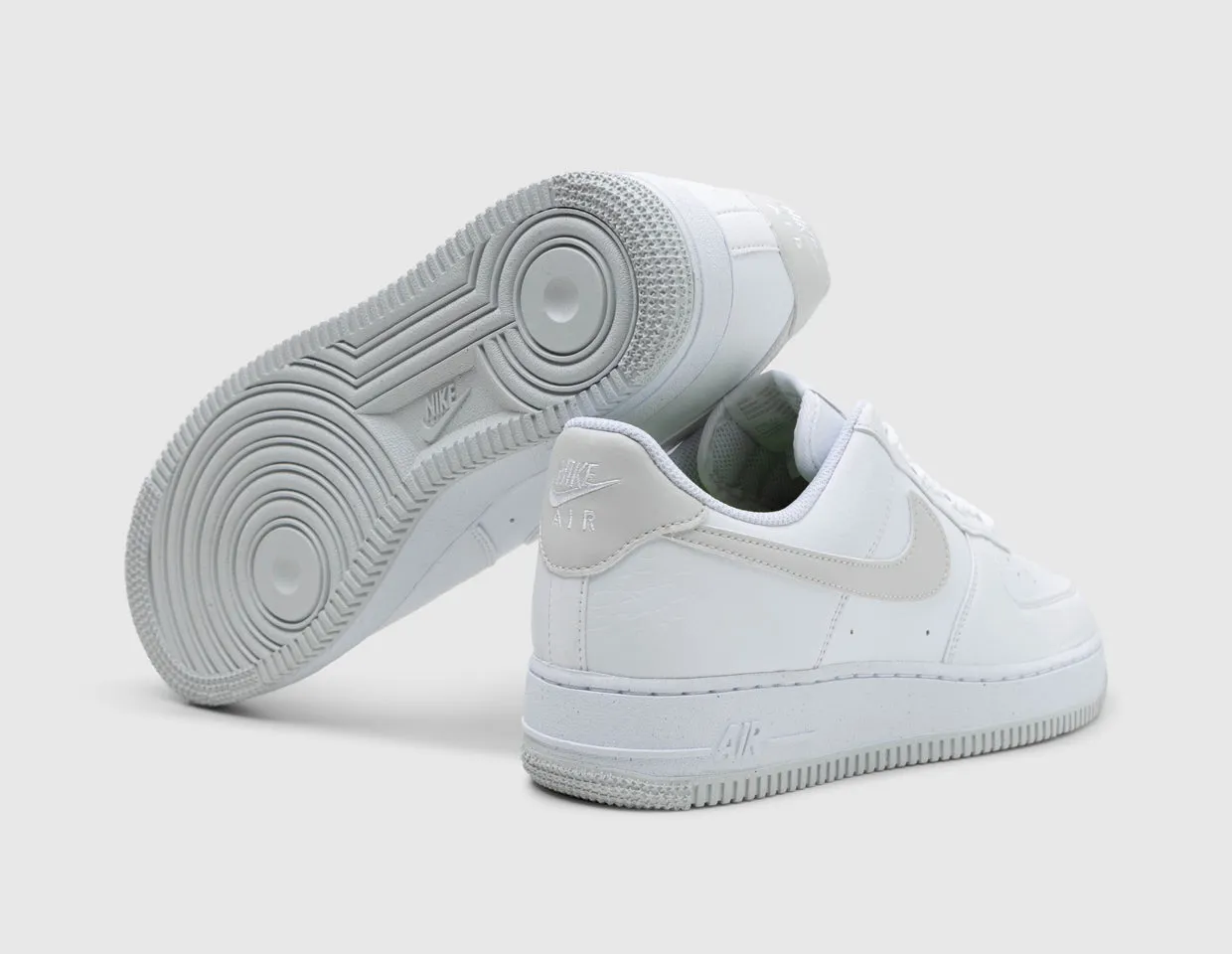 Nike Air Force 1 '07 SE White / Photon Dust - Volt