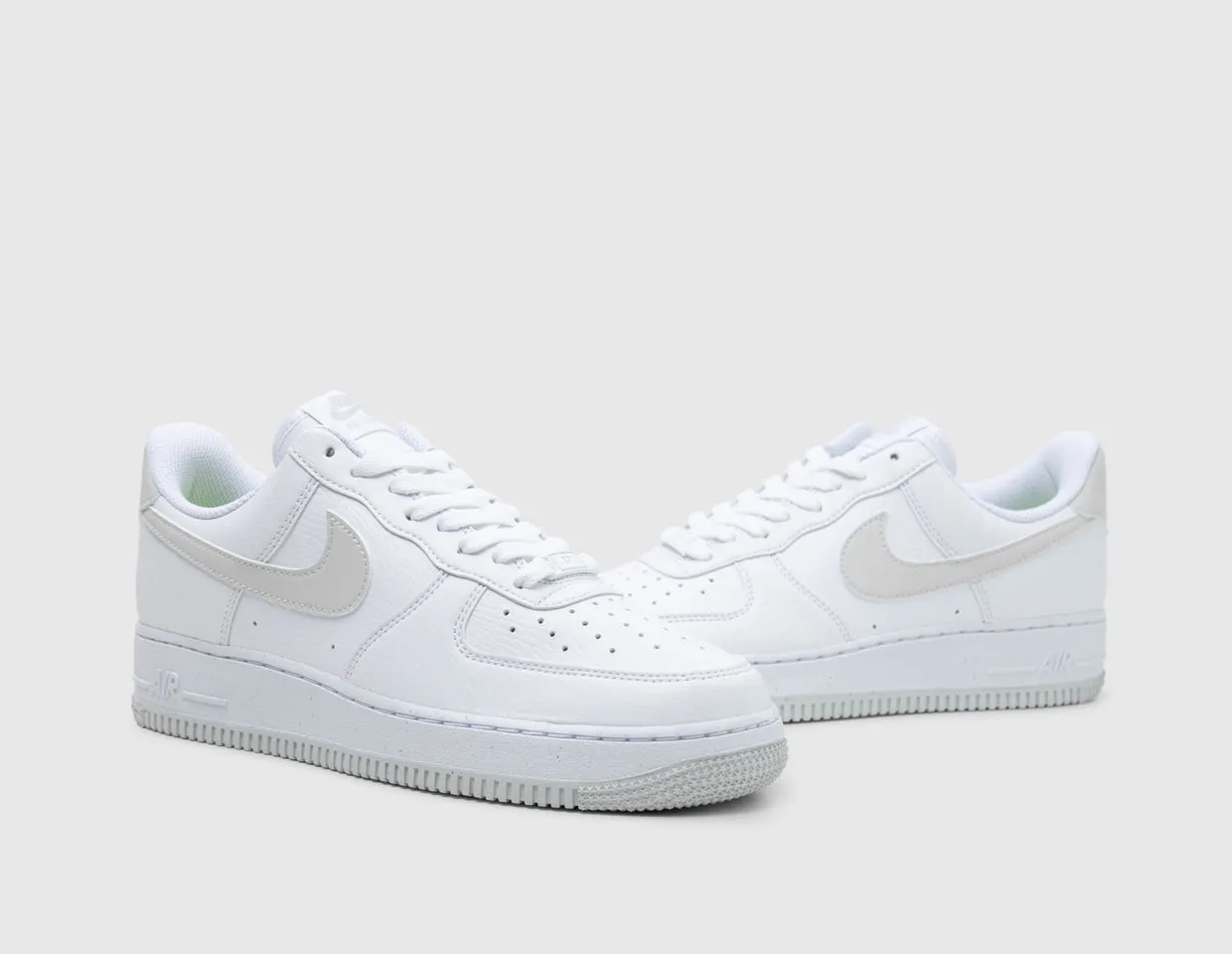 Nike Air Force 1 '07 SE White / Photon Dust - Volt